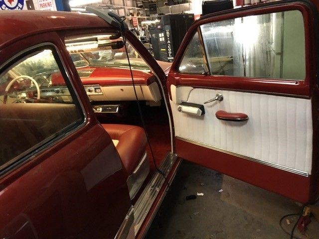 Red interior, door card and window trim