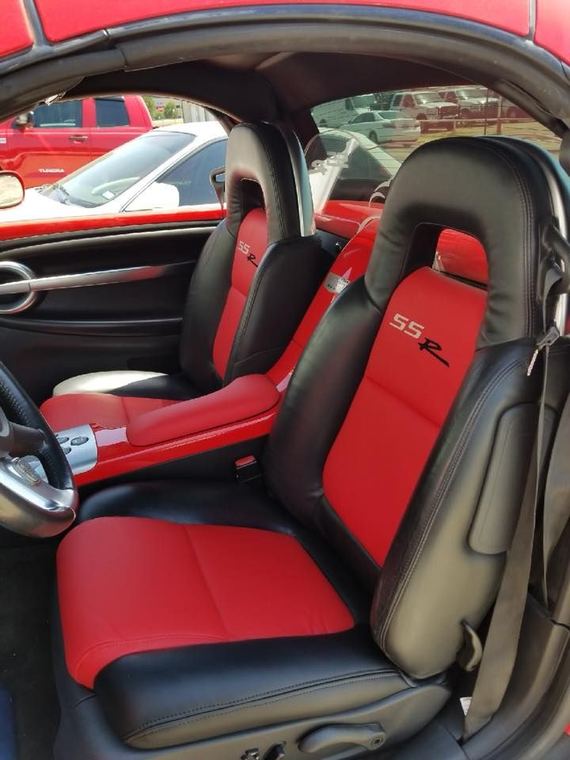 Two-tone seats with contrast stitching